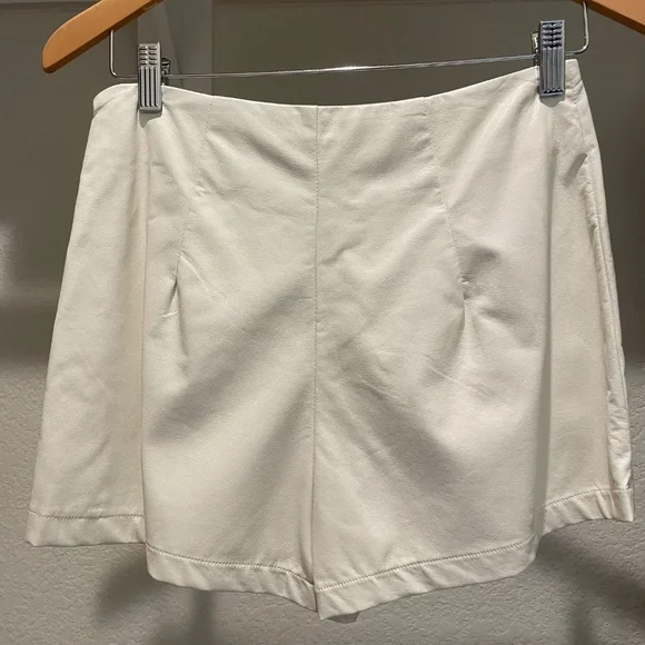 White faux leather skort, size small - Picture 2 of 5
